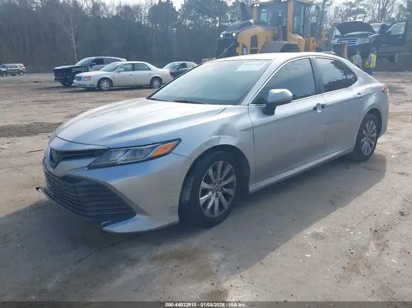 4T1B11HK5JU624111 2018 TOYOTA CAMRY - Image 2