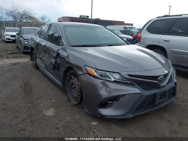 4T1B11HK5JU624268 2018 TOYOTA CAMRY - Image 1