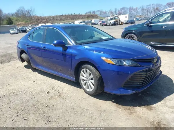 4T1B11HK5JU624657 2018 TOYOTA CAMRY - Image 1