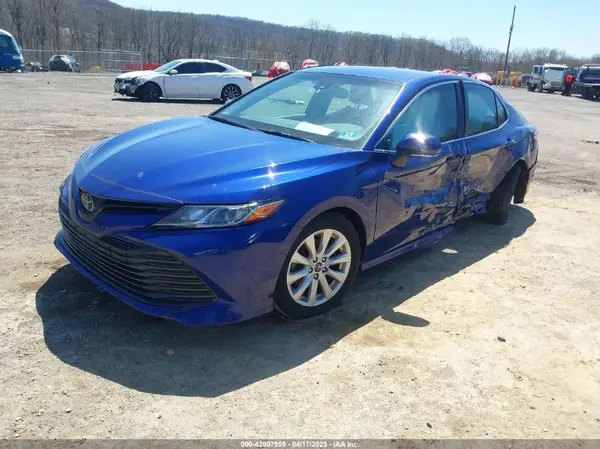 4T1B11HK5JU624657 2018 TOYOTA CAMRY - Image 2