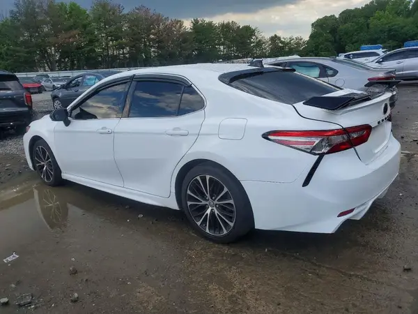 4T1B11HK5JU625758 2018 TOYOTA CAMRY - Image 2