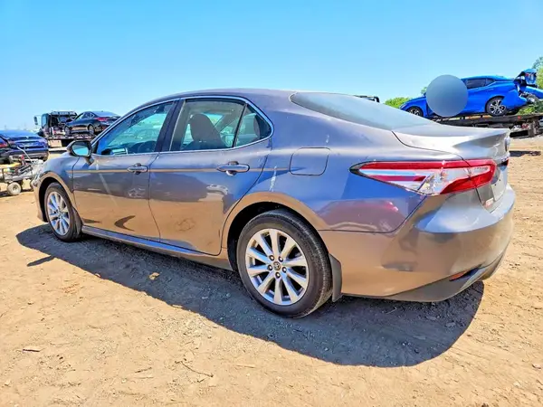 4T1B11HK5JU627882 2018 TOYOTA CAMRY - Image 2