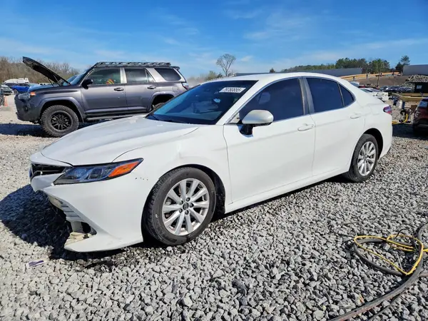 4T1B11HK5JU628756 2018 TOYOTA CAMRY - Image 1