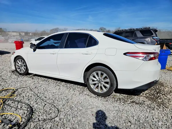 4T1B11HK5JU628756 2018 TOYOTA CAMRY - Image 2