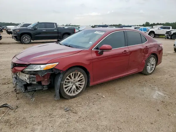 4T1B11HK5JU630572 2018 TOYOTA CAMRY - Image 1