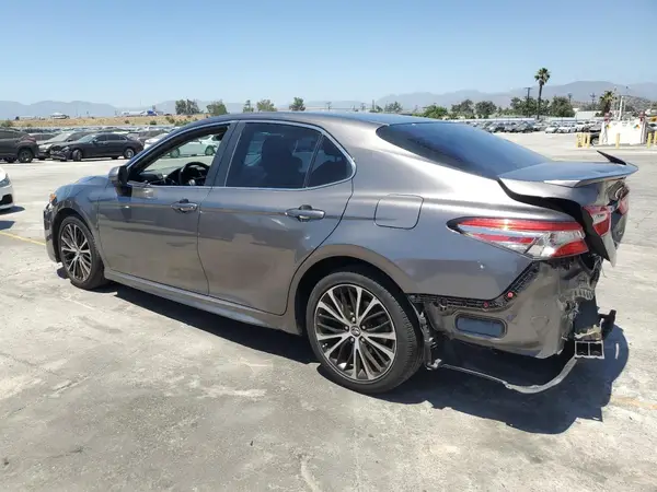 4T1B11HK5JU630930 2018 TOYOTA CAMRY - Image 2