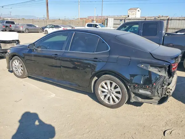4T1B11HK5JU630989 2018 TOYOTA CAMRY - Image 2