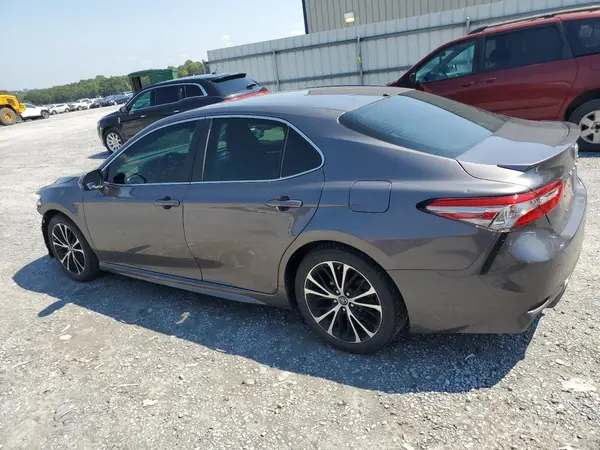 4T1B11HK5JU631057 2018 TOYOTA CAMRY - Image 2