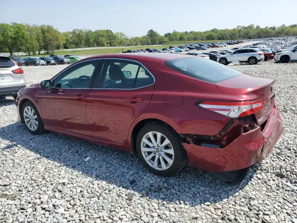 4T1B11HK5JU631351 2018 TOYOTA CAMRY - Image 2