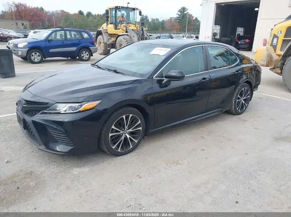 4T1B11HK5JU631608 2018 TOYOTA CAMRY - Image 2