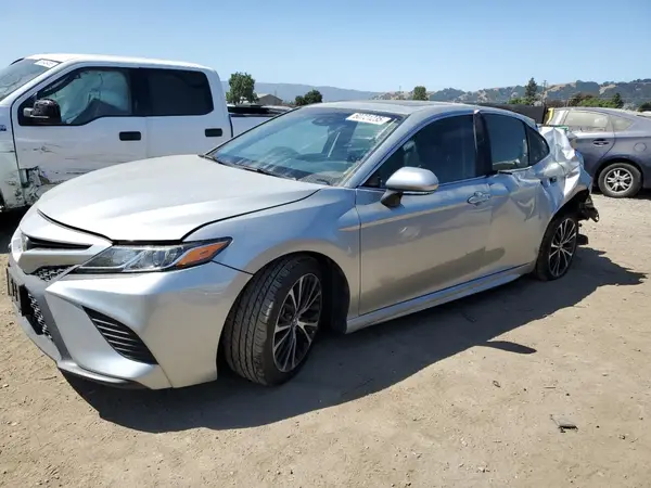 4T1B11HK5JU632340 2018 TOYOTA CAMRY - Image 1