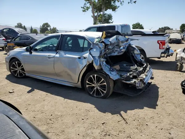 4T1B11HK5JU632340 2018 TOYOTA CAMRY - Image 2