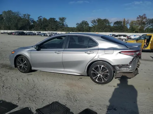 4T1B11HK5JU632354 2018 TOYOTA CAMRY - Image 2