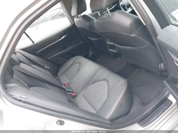 4T1B11HK5JU632757 2018 TOYOTA CAMRY - Image 8