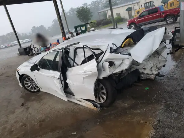 4T1B11HK5JU632810 2018 TOYOTA CAMRY - Image 2