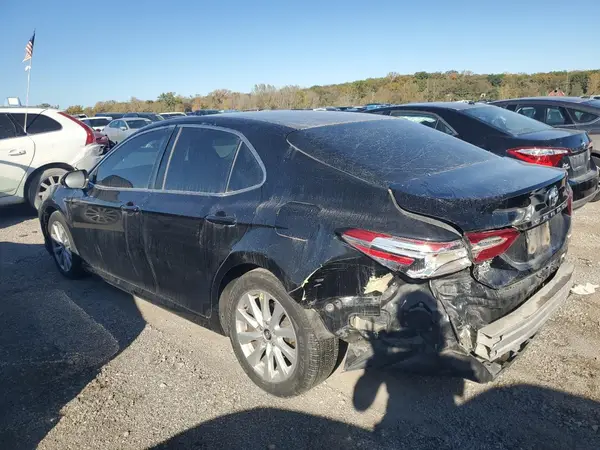 4T1B11HK5JU633035 2018 TOYOTA CAMRY - Image 2