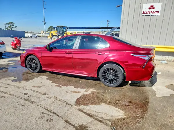4T1B11HK5JU633150 2018 TOYOTA CAMRY - Image 2