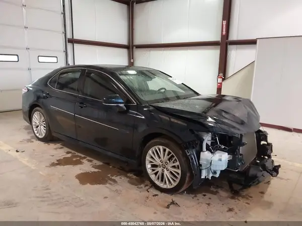 4T1B11HK5JU633200 2018 TOYOTA CAMRY - Image 1