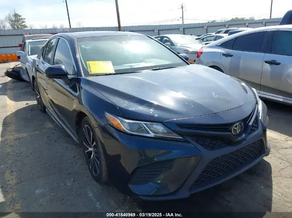 4T1B11HK5JU633648 2018 TOYOTA CAMRY - Image 1