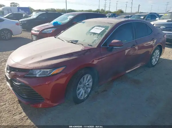 4T1B11HK5JU633830 2018 TOYOTA CAMRY - Image 2
