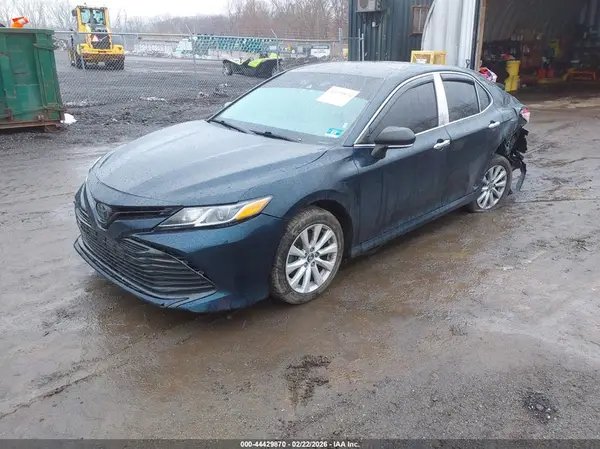 4T1B11HK5JU635111 2018 TOYOTA CAMRY - Image 2