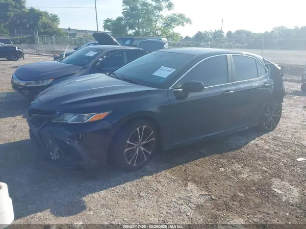 4T1B11HK5JU635139 2018 TOYOTA CAMRY - Image 2