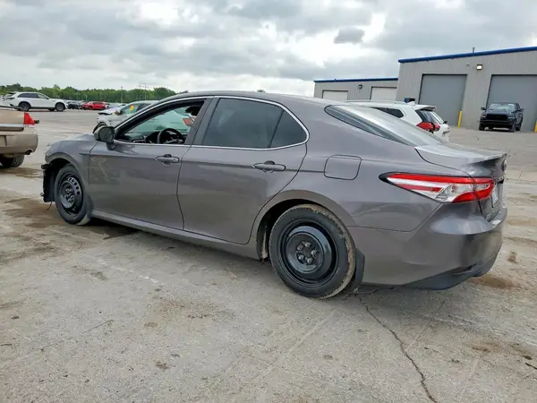 4T1B11HK5JU636842 2018 TOYOTA CAMRY - Image 2