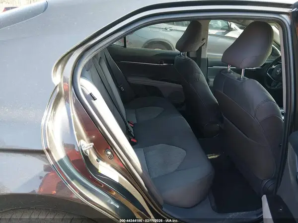 4T1B11HK5JU637103 2018 TOYOTA CAMRY - Image 8