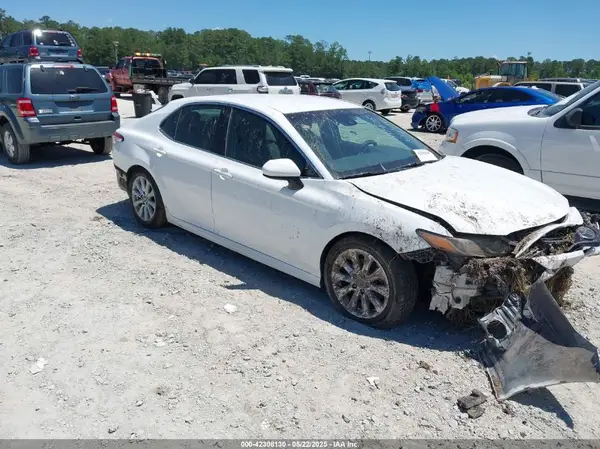 4T1B11HK5JU638655 2018 TOYOTA CAMRY - Image 1