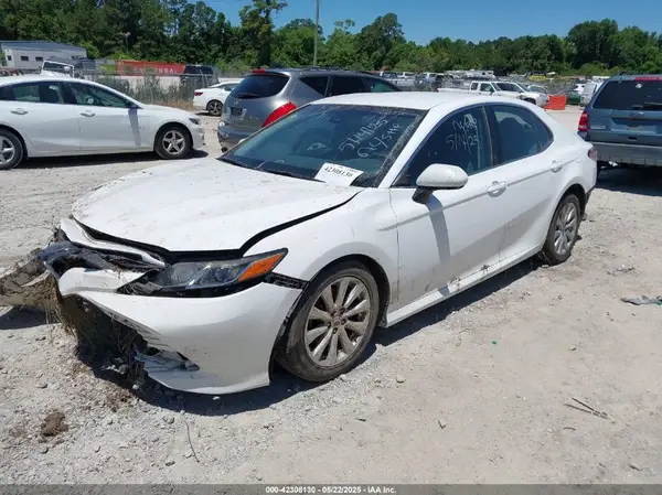 4T1B11HK5JU638655 2018 TOYOTA CAMRY - Image 2