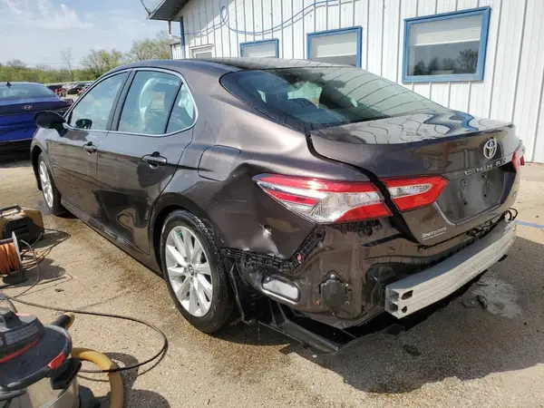 4T1B11HK5JU639403 2018 TOYOTA CAMRY - Image 2