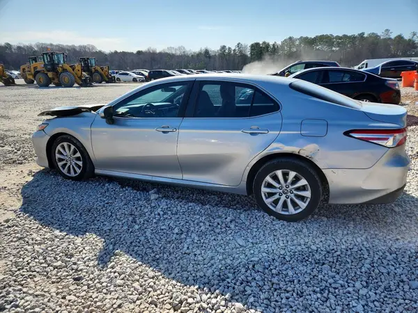 4T1B11HK5JU640549 2018 TOYOTA CAMRY - Image 2