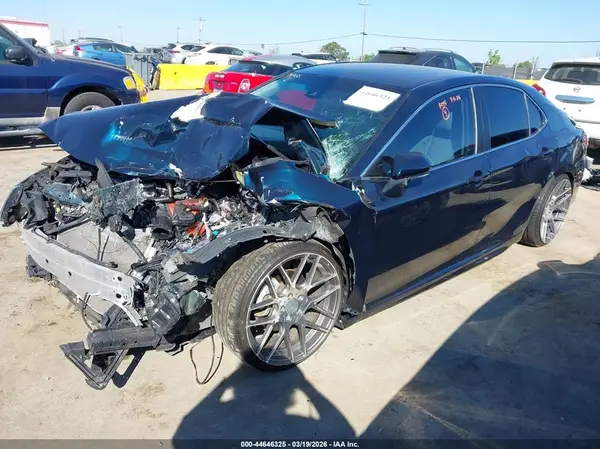 4T1B11HK5JU641510 2018 TOYOTA CAMRY - Image 2