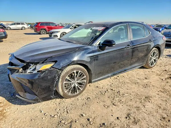 4T1B11HK5JU641698 2018 TOYOTA CAMRY - Image 1