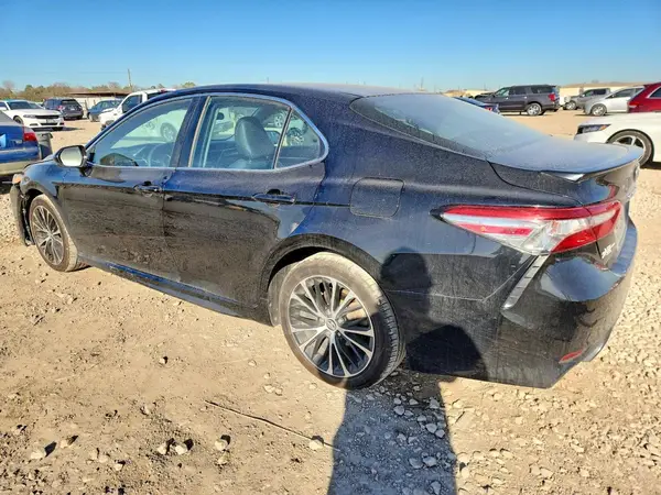 4T1B11HK5JU641698 2018 TOYOTA CAMRY - Image 2