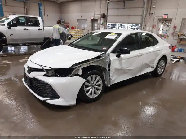 4T1B11HK5JU641720 2018 TOYOTA CAMRY - Image 2