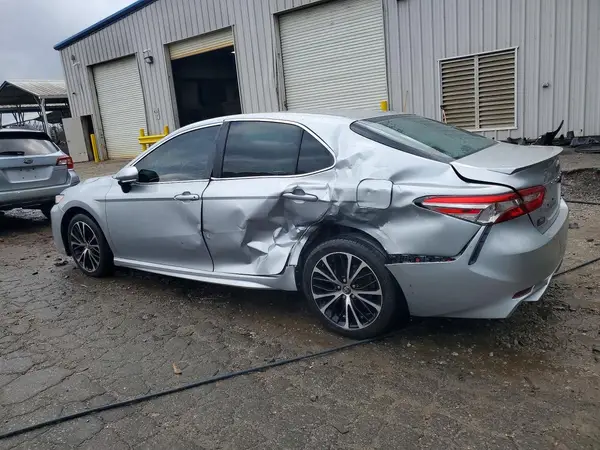 4T1B11HK5JU641815 2018 TOYOTA CAMRY - Image 2