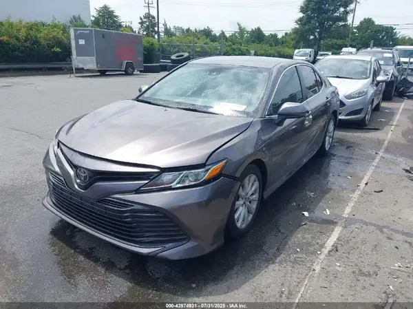 4T1B11HK5JU642589 2018 TOYOTA CAMRY - Image 2