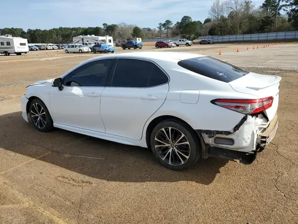 4T1B11HK5JU644567 2018 TOYOTA CAMRY - Image 2