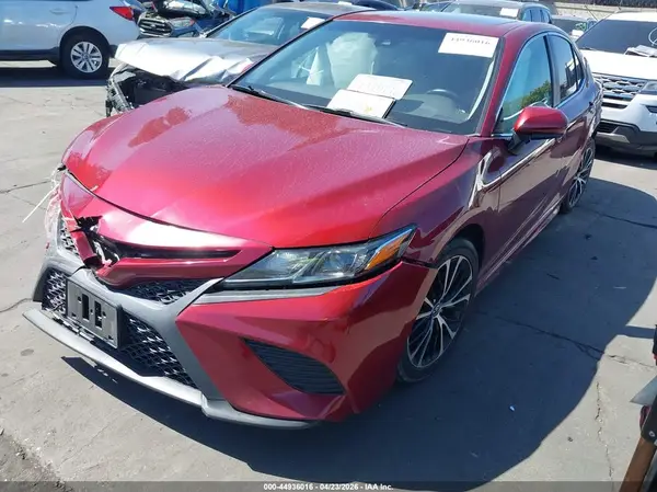 4T1B11HK5JU644584 2018 TOYOTA CAMRY - Image 2