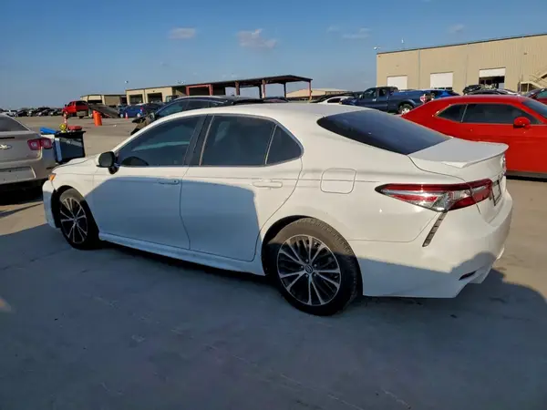 4T1B11HK5JU645167 2018 TOYOTA CAMRY - Image 2