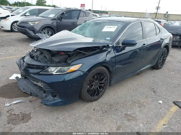 4T1B11HK5JU645928 2018 TOYOTA CAMRY - Image 2
