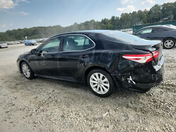 4T1B11HK5JU647050 2018 TOYOTA CAMRY - Image 2