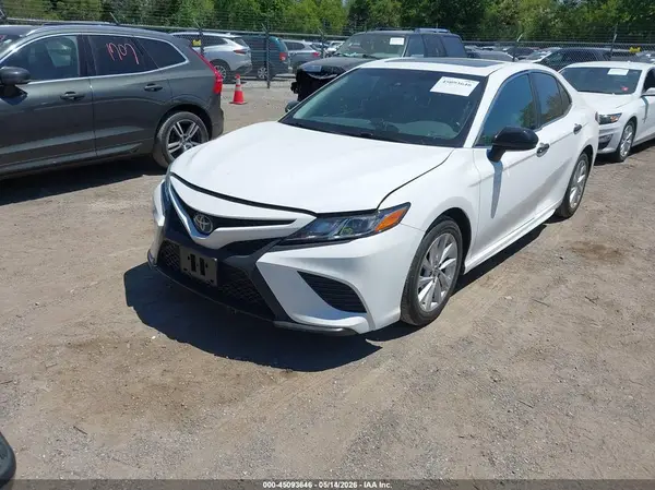 4T1B11HK5JU647100 2018 TOYOTA CAMRY - Image 2