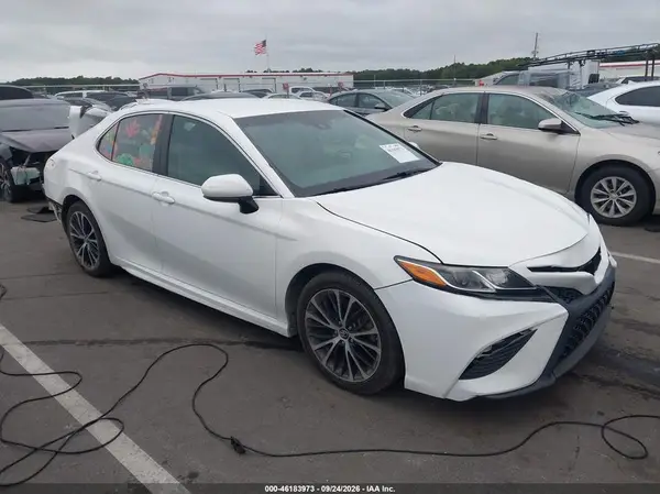 4T1B11HK5JU647260 2018 TOYOTA CAMRY - Image 1