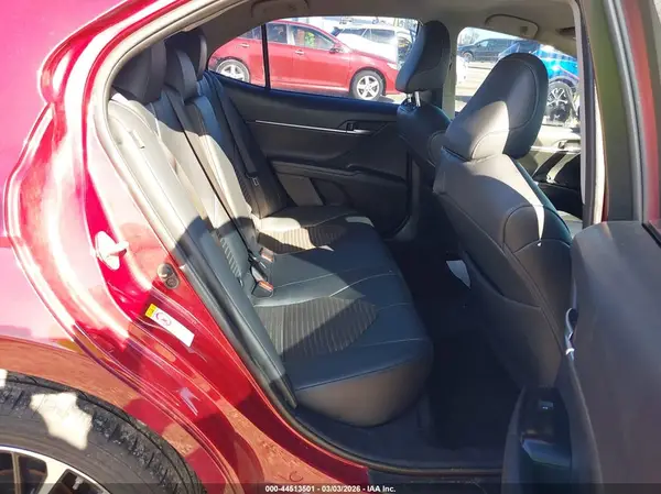 4T1B11HK5JU647517 2018 TOYOTA CAMRY - Image 8