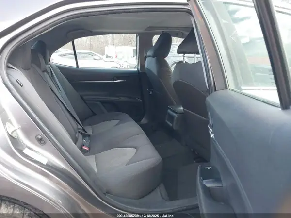 4T1B11HK5JU647663 2018 TOYOTA CAMRY - Image 8