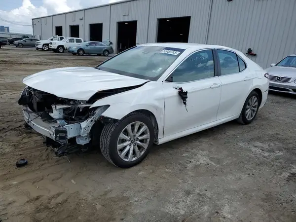 4T1B11HK5JU648389 2018 TOYOTA CAMRY - Image 1