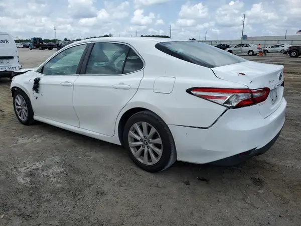 4T1B11HK5JU648389 2018 TOYOTA CAMRY - Image 2