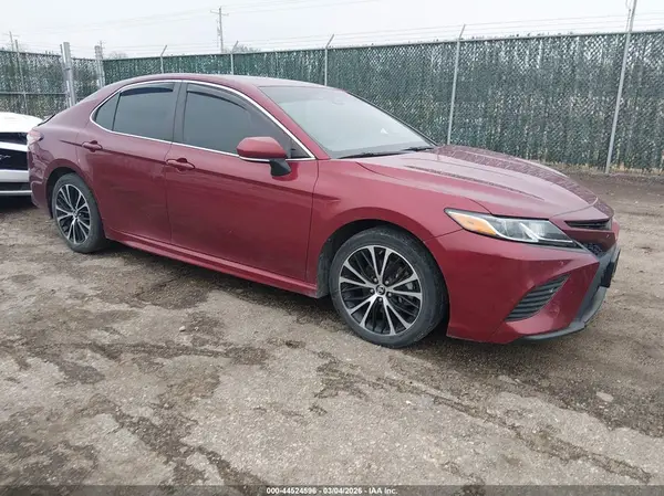 4T1B11HK5JU648781 2018 TOYOTA CAMRY - Image 1